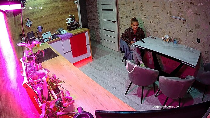 realm64-cam12-1742997217