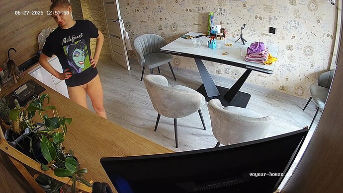 realm64-cam12-1751019005