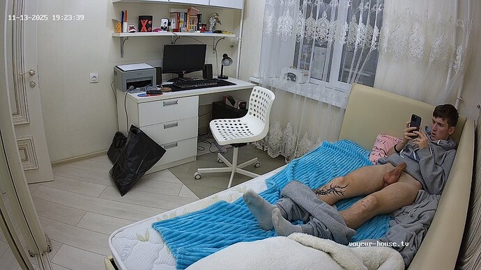 realm122-cam19-1763051059