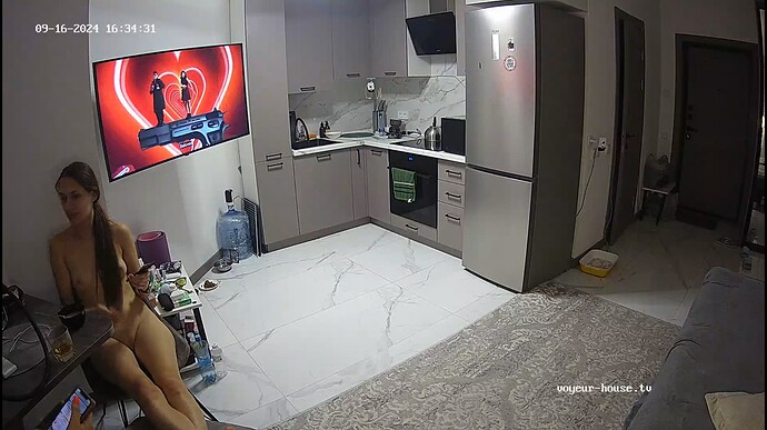 Ashampoo_Snap_lundi 16 septembre 2024_15h35m1s_008_Kitchen camera at Andreza reallifecam apartment at Voyeur House TV (cam11) - Google Chrome