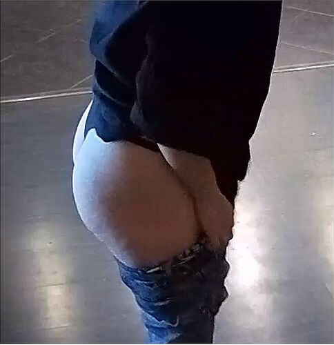 Wendy_230929_butt_@_Henry_2