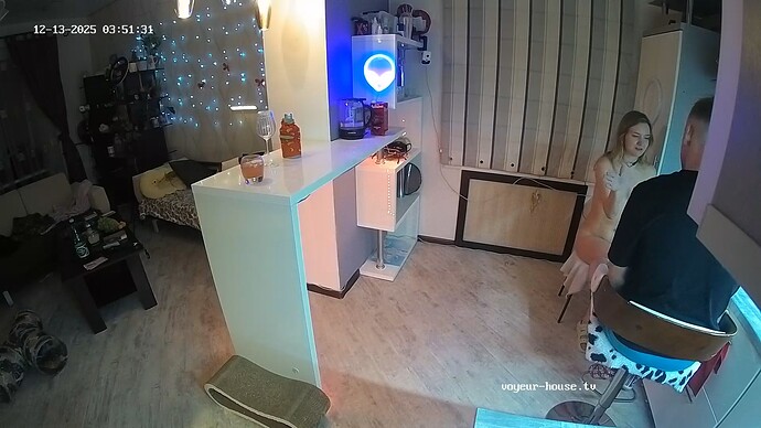 realm64-cam112-1765587676