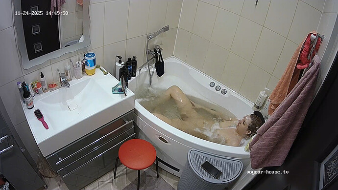 realm64-cam110-1764012487