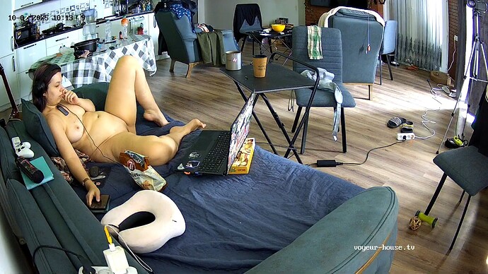 realm114-cam13-1759385660