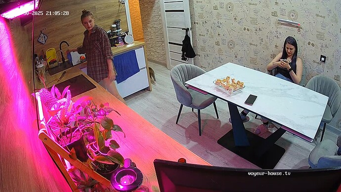 realm64-cam12-1748628368