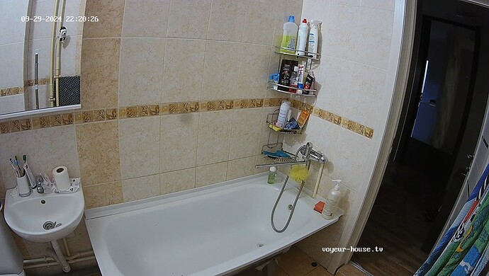 realm69-cam18-1727634057