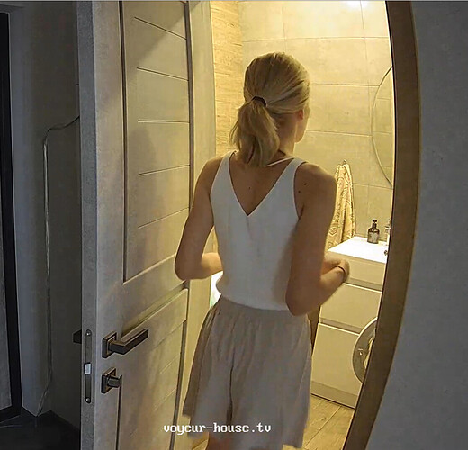 Screenshot 2023-05-29 at 06-40-06 Guest bedroom camera at Sophia Elon Claudia reallifecam apartment at Voyeur House TV (cam110)