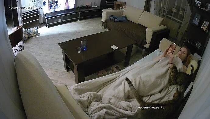 realm64-cam16-1765254462