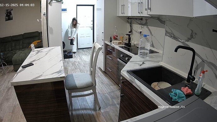 realm126-cam12-1765760684