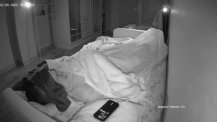 realm126-cam112-1764962968