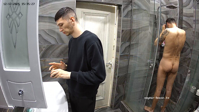 realm126-cam113-1765571611