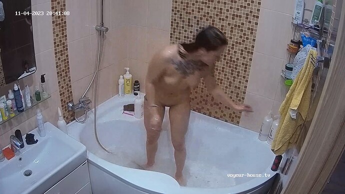 Catia_231104_bathtub_@_Nerina_realm62-cam110-1699123153