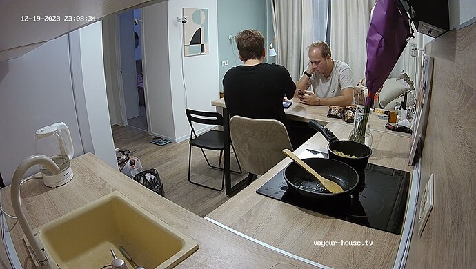 realm33-cam12-1703016549