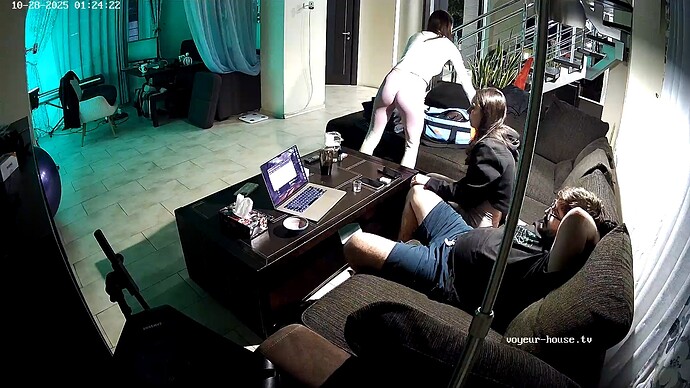 realm12-cam15-1761606202