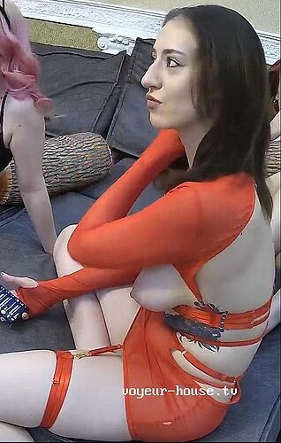 Lola_250513_portrait_livingroom_@_MoS_realm41_01