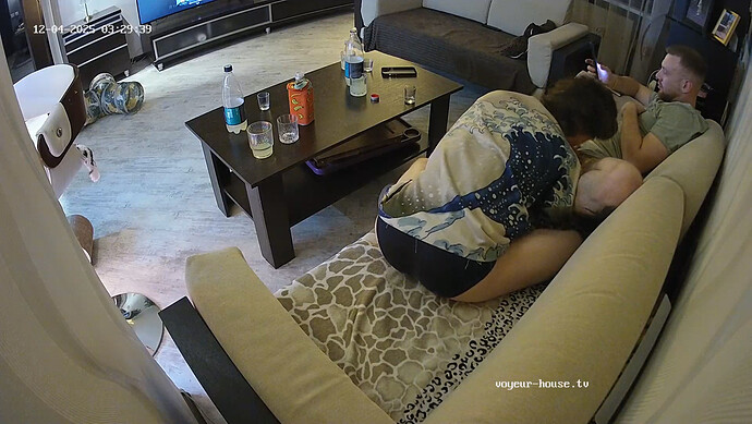 realm64-cam16-1764849409