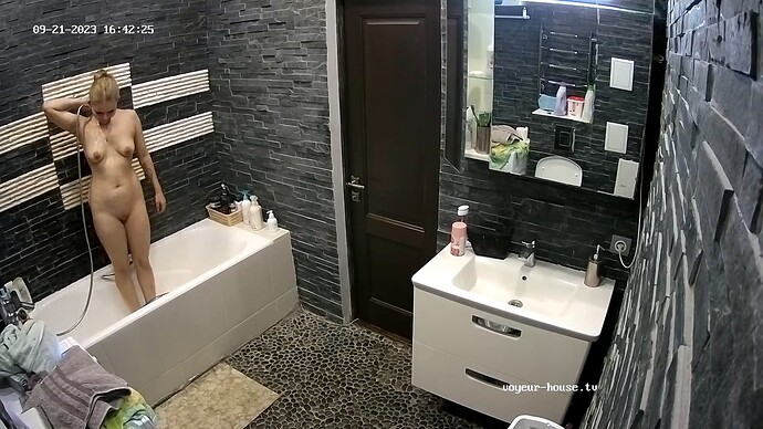 realm25-cam111-1695304187