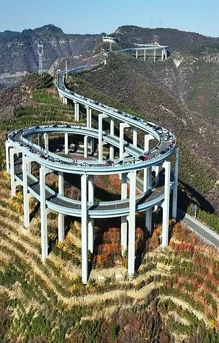 crazy-mountain-highway-in-china-v0-Nmlzb3hod2IxOWFjMUxpzK9IBYGe1fYvmnMZAYMAj1CT-038YAvHj7xe76c1