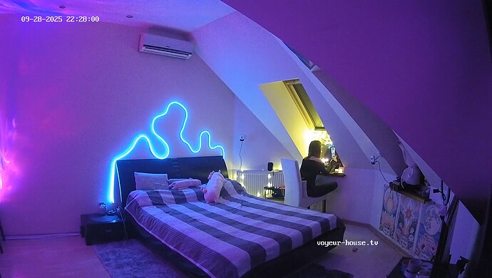 realm8-cam112-1759087718