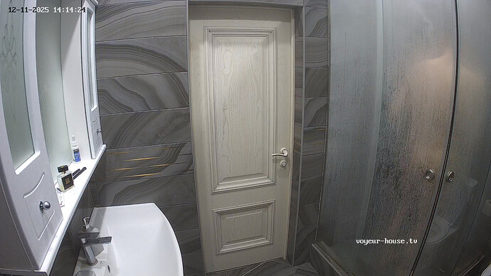 realm126-cam113-1765484233