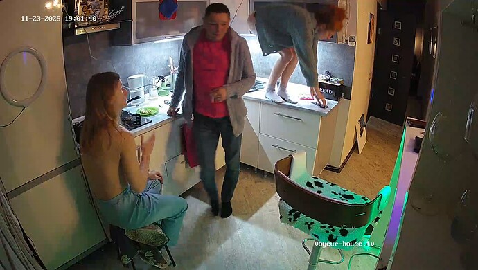 realm64-cam12-1763913859