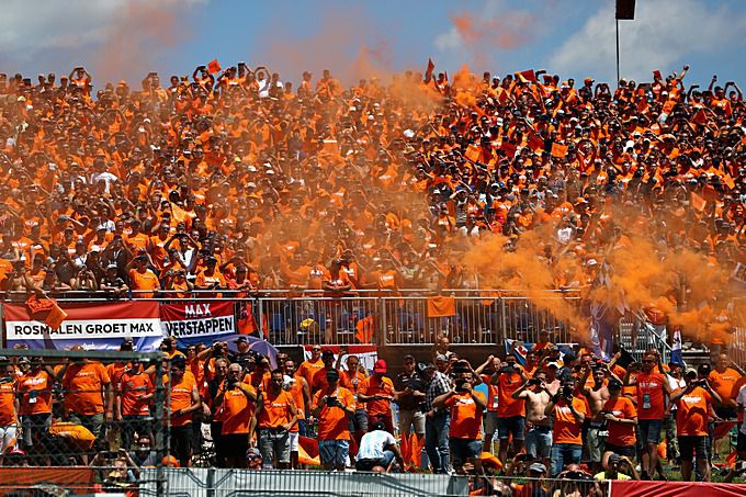 Max_Verstappen_oranje_fans_gekkenhuis