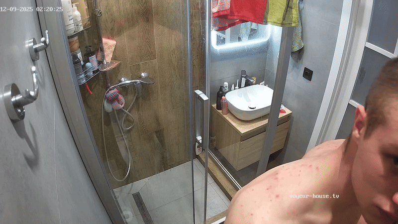 20251209_0209_GiF_Nolte_bathroom_cam_@Rosy&_Aleks