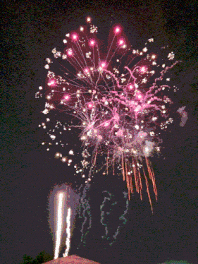 fireworks-independence-day-4th-of-july-starburst-peony-comet-explosion-fireworks