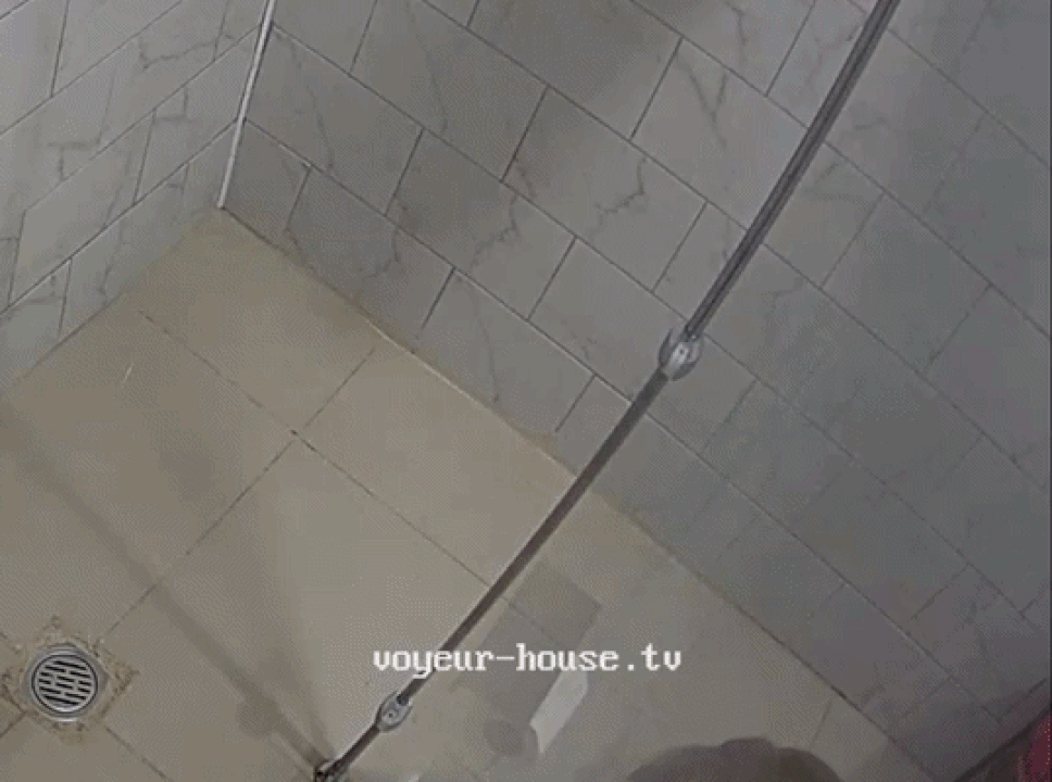 20260724_2347_GiF_1280_crop_180_Sativa_playing_bathroom_@_Shana