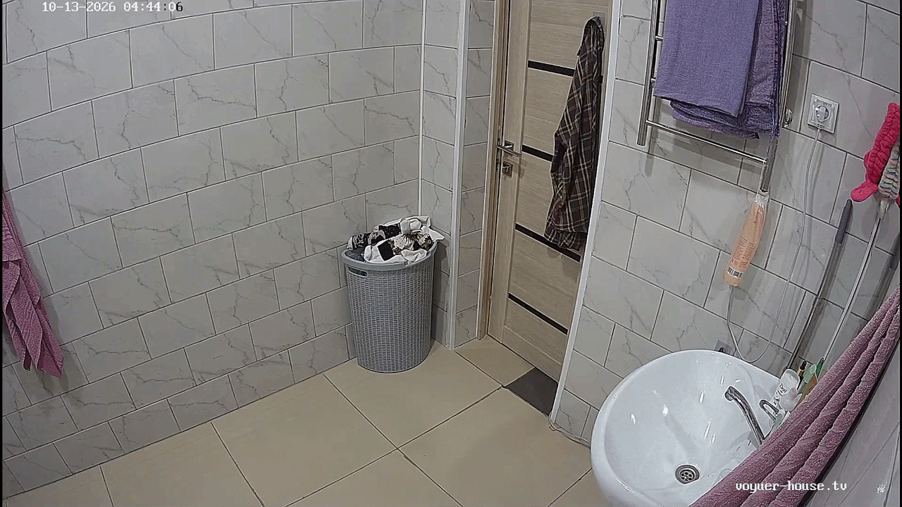20261013_0444_Gif_1280_Sativa_bathroom_@_Shana