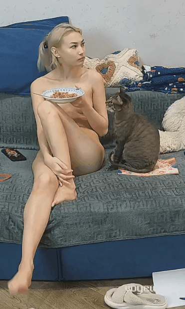 Living room camera at Rosy & Aleks reallifecam apartment at -04-3