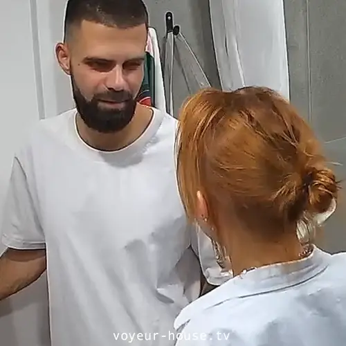 aora quentin kissing