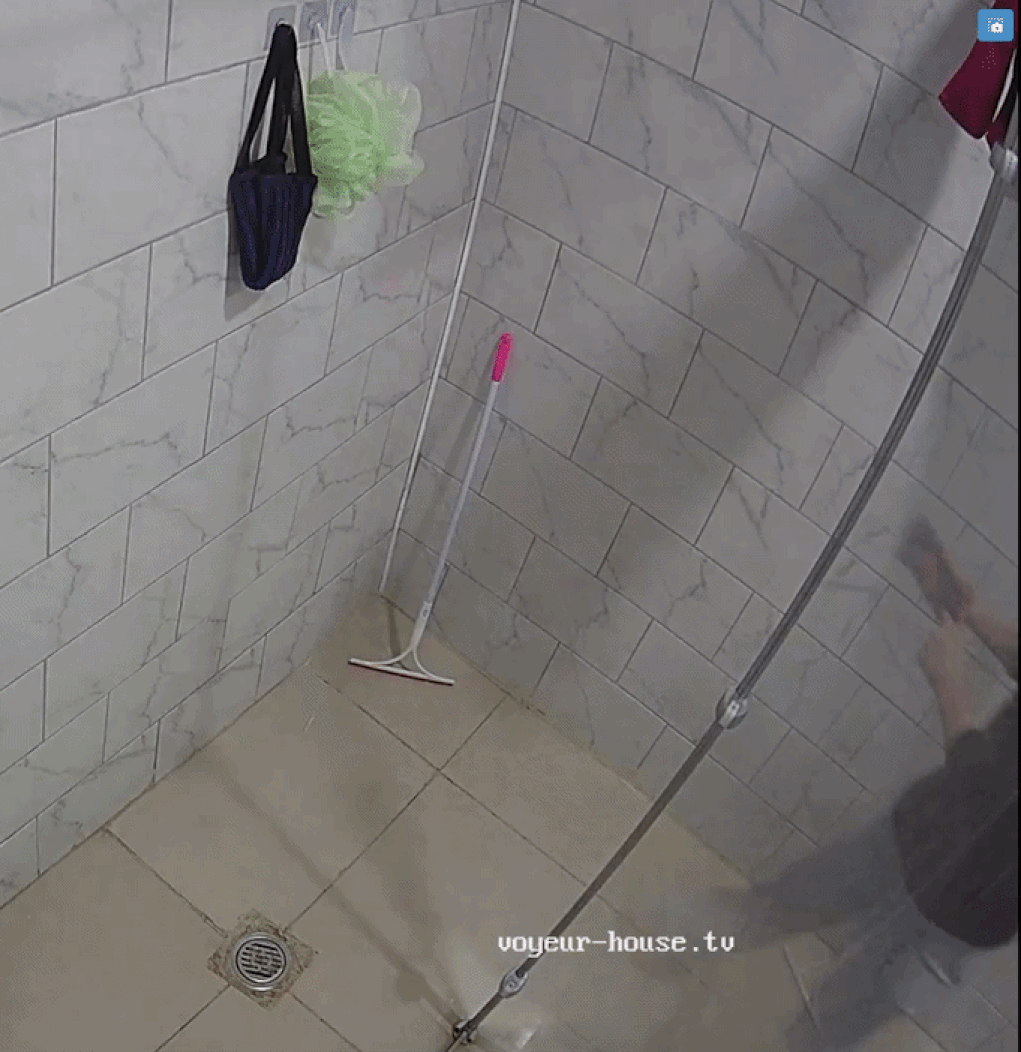 20260508_GiF_1280_crop_150_Shana_pop_dildo to wall