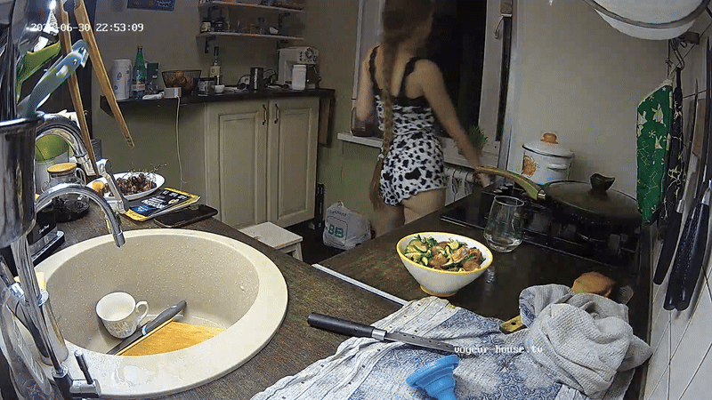 KitchencameraatUbaldoBoreallifecamapartmentatVoyeurHouseTVcam111-ezgif.com-video-to-gif-converter