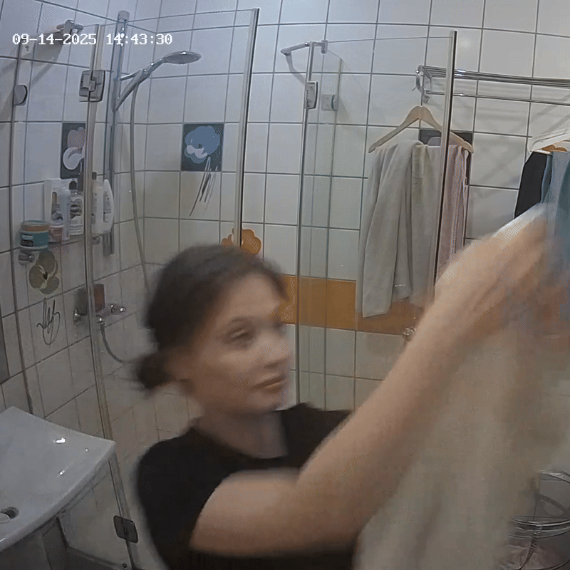 f6295ce0-24d1-4069-a04d-e131b24510e8-ezgif.com-video-to-gif-converter