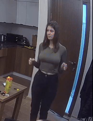 Arina_240224_jiggle_titts_@_D&G_GiF