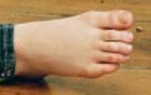 foot Elle Fanning 9-1-22